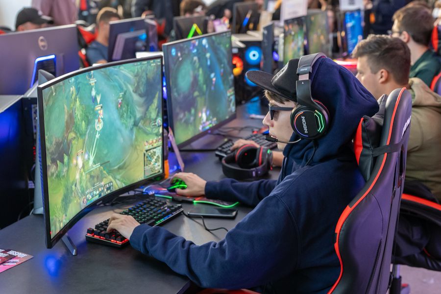 Setup gaming para eSports con paneles TN