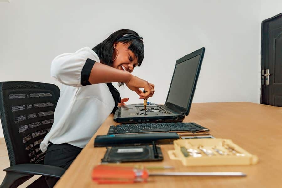 Reparación de laptops y soporte técnico
