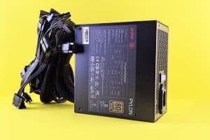 Fuente de alimentación para PC negra