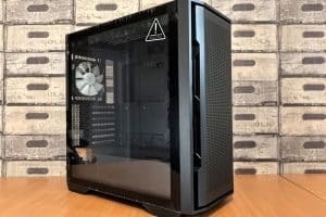 Gabinete de PC moderno con panel de vidrio templado